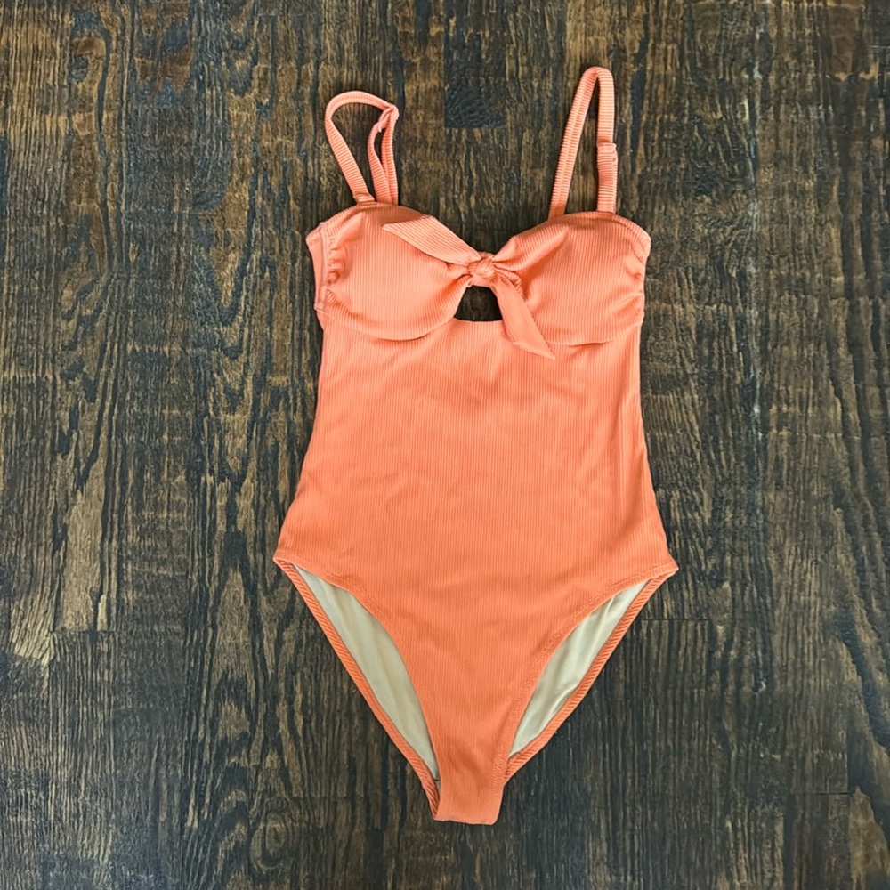 EUC Old Navy Ladies XS swimsuit